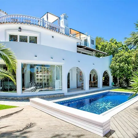 Luxury With Swimming Pool And Jacuzzi